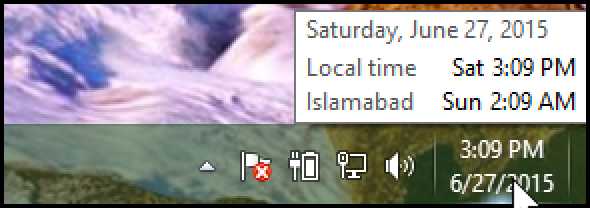 two clocks, two timezones, displayed in pop-up from windows 8.1 taskbar
